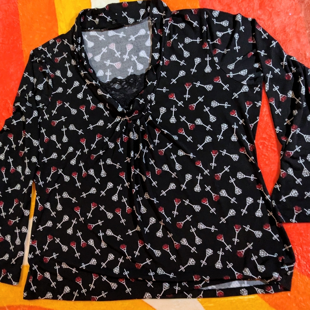 Vintage East 5th Earrings Graphic Stretchy Blouse, XL V-Neck Lace Trim